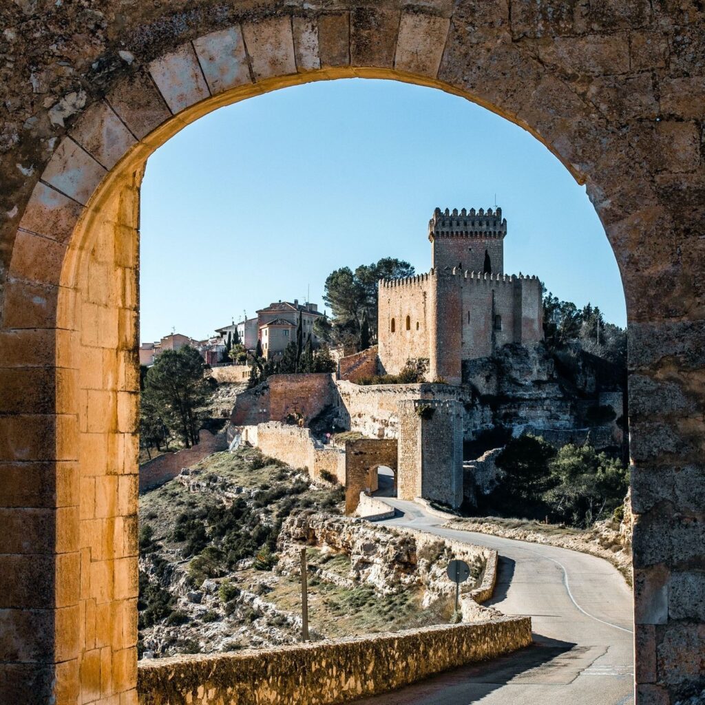 Imagen del castillo de Belmonte a 50 minutos de Pozoamargo